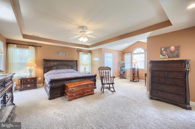 2735 QUAKER CT, York, PA 17408