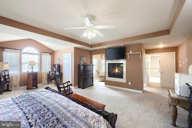 2735 QUAKER CT, York, PA 17408