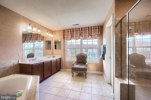 2735 QUAKER CT, York, PA 17408