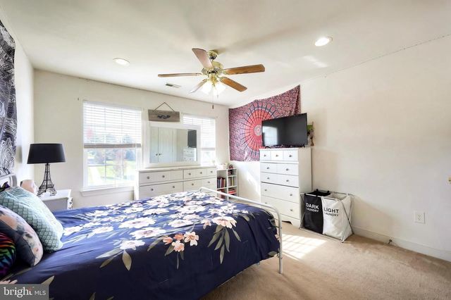 2735 QUAKER CT, York, PA 17408
