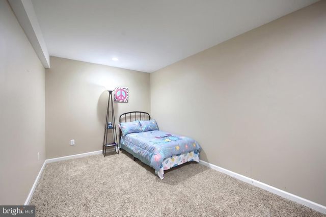 2735 QUAKER CT, York, PA 17408