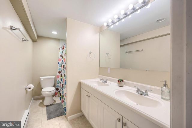 2735 QUAKER CT, York, PA 17408