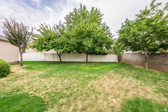 5012 W WOOD RANCH DR, South Jordan, UT 84095