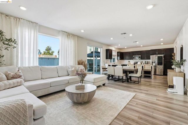 15929 Testarossa St, Lathrop, CA 95330