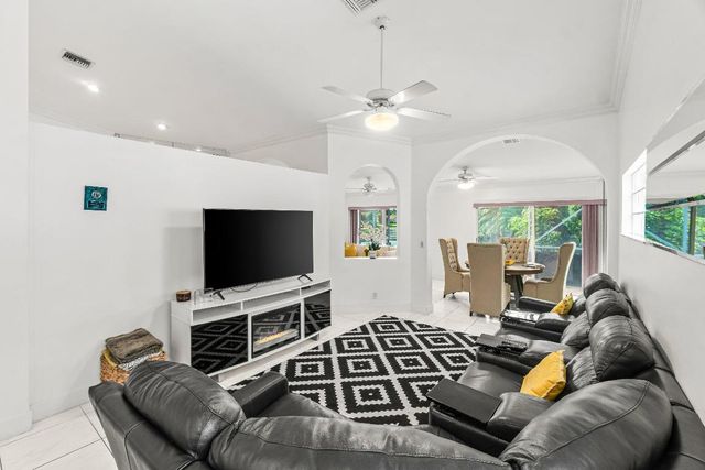 9707 Harbour Lake Circle, Boynton Beach, FL 33437