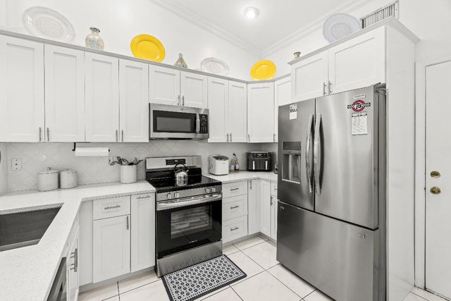 9707 Harbour Lake Circle, Boynton Beach, FL 33437