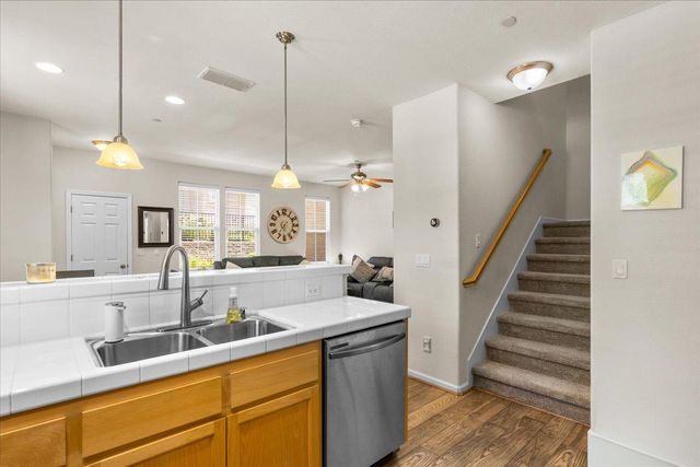 401 Blossom Rock Ln, Folsom, CA 95630