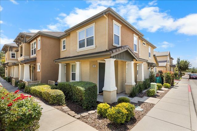401 Blossom Rock Ln, Folsom, CA 95630