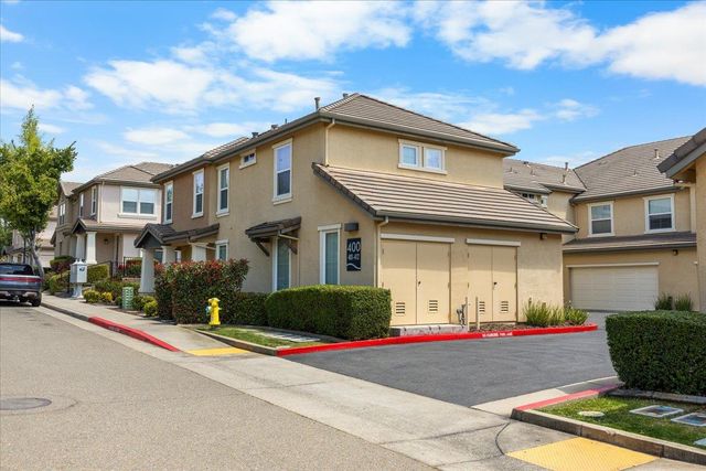 401 Blossom Rock Ln, Folsom, CA 95630