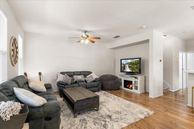 401 Blossom Rock Ln, Folsom, CA 95630