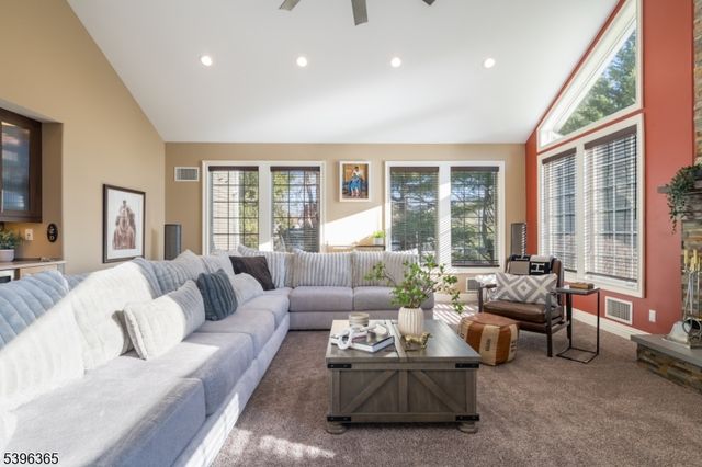 15 Ditzel Farm Ct, Scotch Plains Twp., NJ 07076