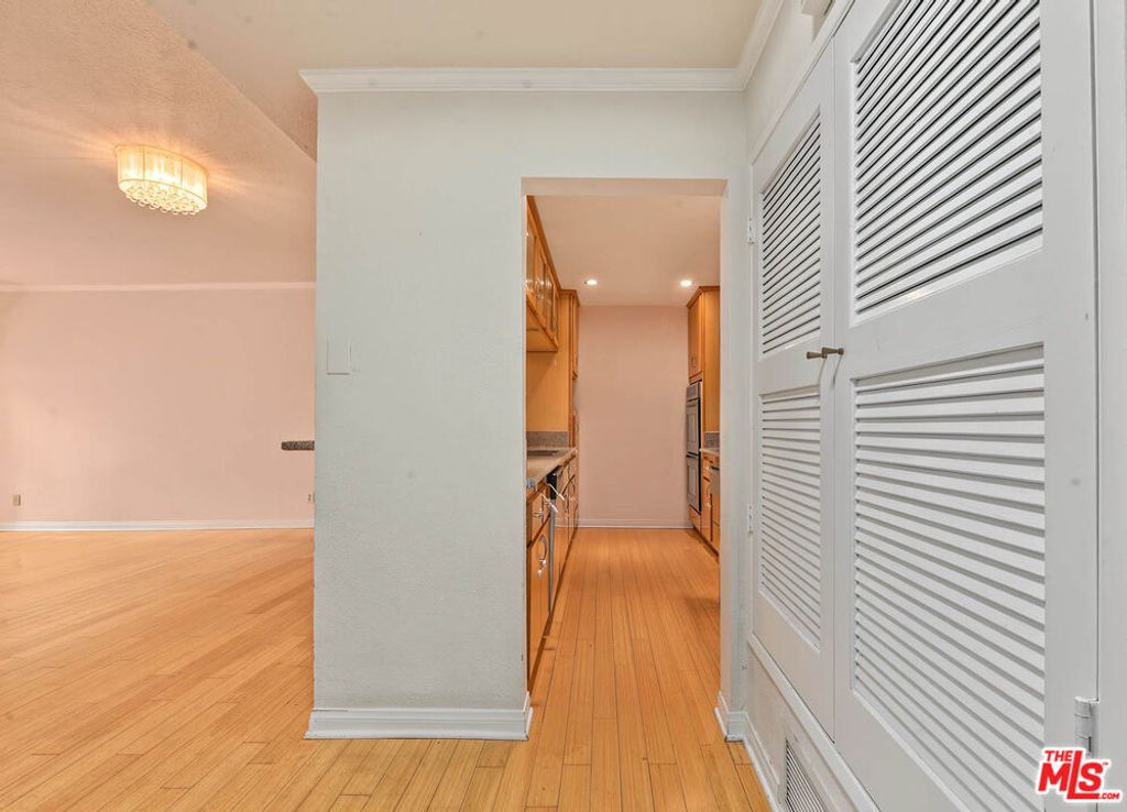 104 S Hayworth Avenue 103, Los Angeles, CA 90048 — photo 5