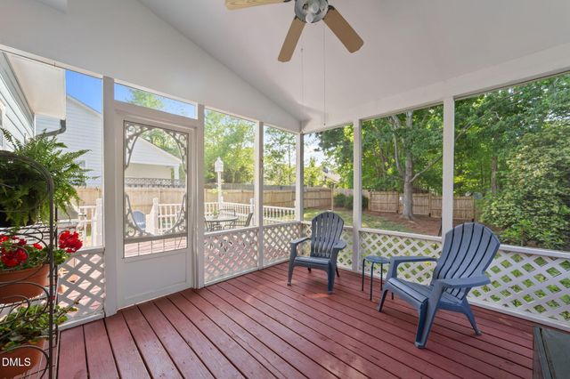 1009 Starkland Way, Holly Springs, NC 27540