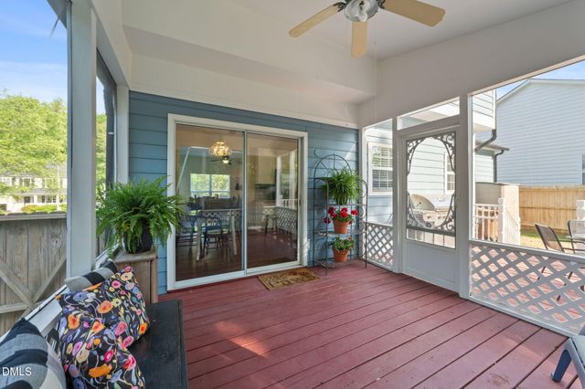 1009 Starkland Way, Holly Springs, NC 27540