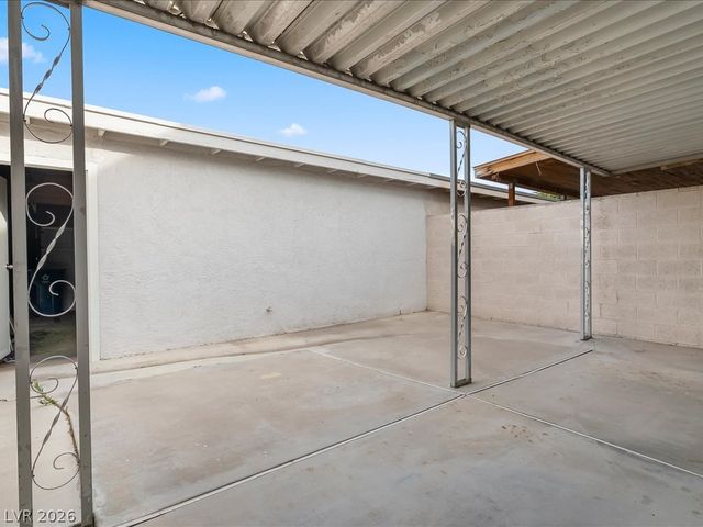 310 Greenbriar Townhouse Way, Las Vegas, NV 89121