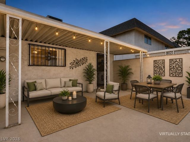 310 Greenbriar Townhouse Way, Las Vegas, NV 89121