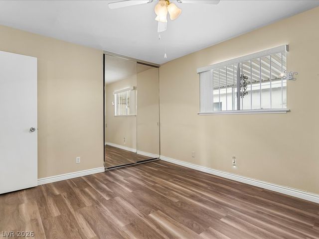 310 Greenbriar Townhouse Way, Las Vegas, NV 89121