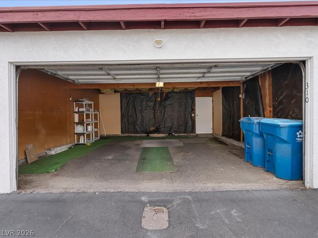310 Greenbriar Townhouse Way, Las Vegas, NV 89121
