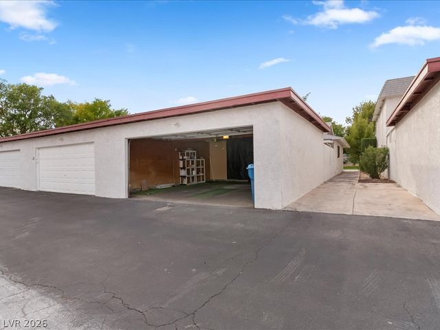 310 Greenbriar Townhouse Way, Las Vegas, NV 89121