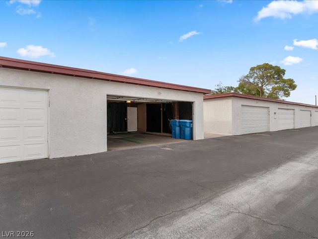 310 Greenbriar Townhouse Way, Las Vegas, NV 89121