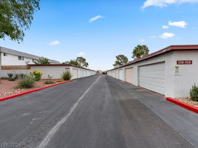 310 Greenbriar Townhouse Way, Las Vegas, NV 89121