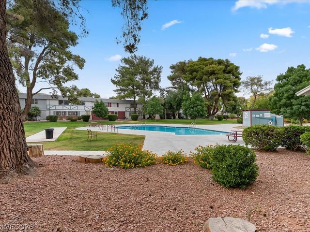 310 Greenbriar Townhouse Way, Las Vegas, NV 89121