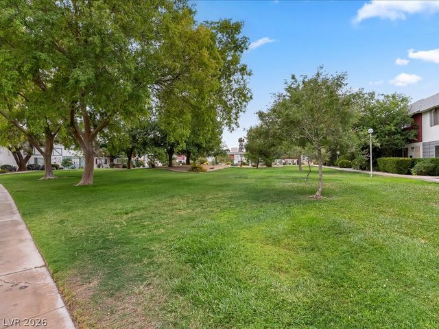310 Greenbriar Townhouse Way, Las Vegas, NV 89121