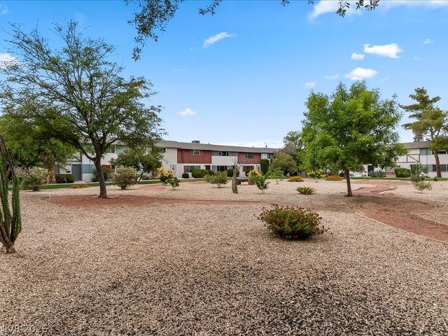 310 Greenbriar Townhouse Way, Las Vegas, NV 89121