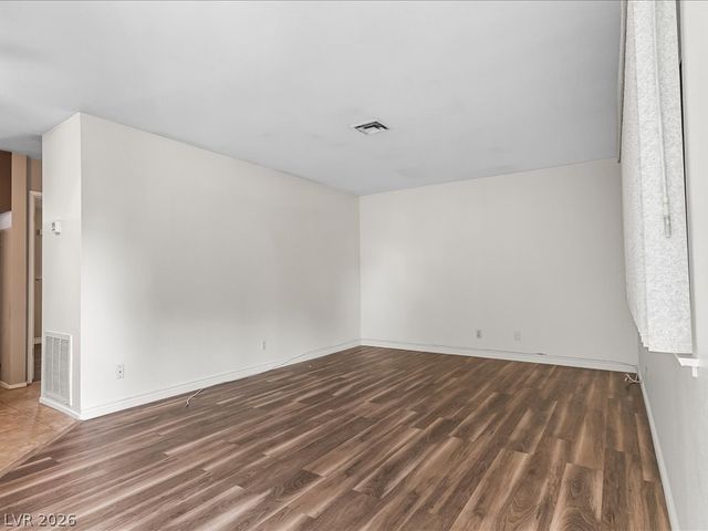310 Greenbriar Townhouse Way, Las Vegas, NV 89121