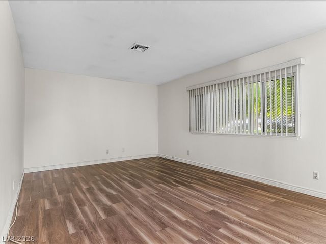 310 Greenbriar Townhouse Way, Las Vegas, NV 89121