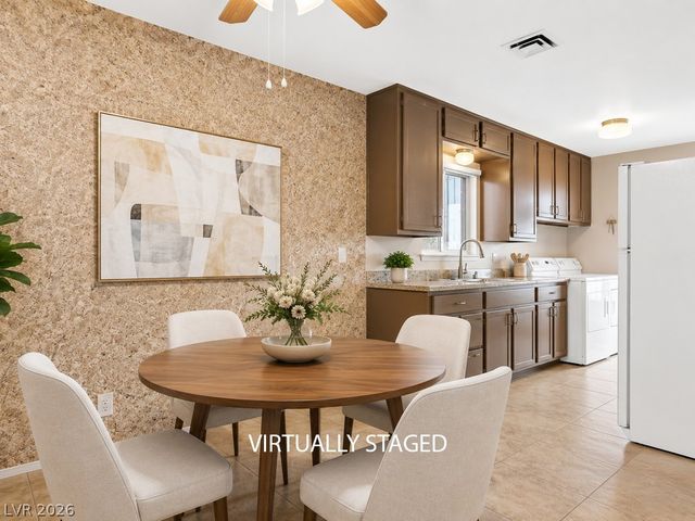 310 Greenbriar Townhouse Way, Las Vegas, NV 89121