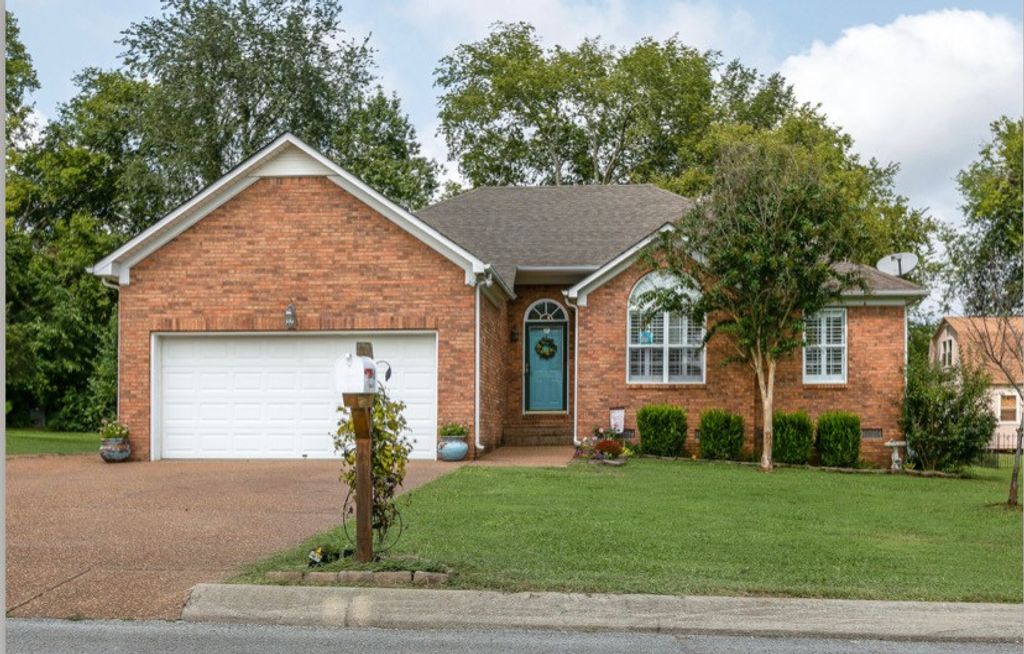 2960 Augusta Trace Dr, Spring Hill, TN 37174