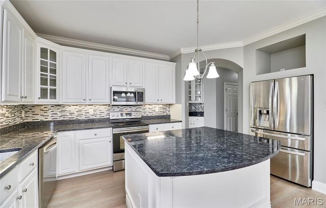 987 Bentley Park Circles, O'fallon, MO 63368