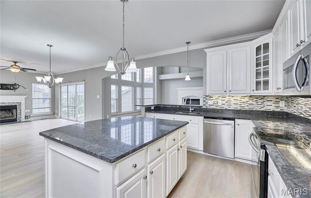 987 Bentley Park Circles, O'fallon, MO 63368