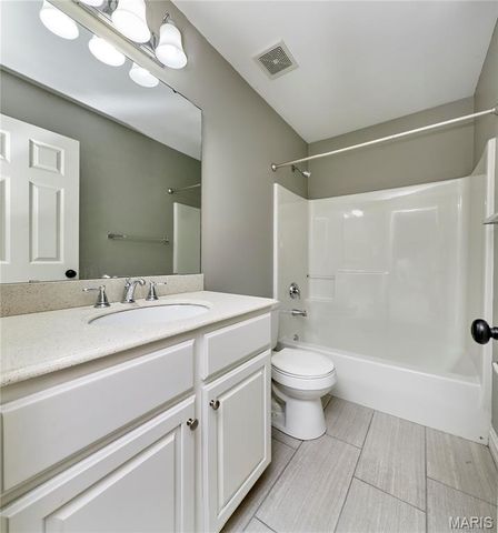 987 Bentley Park Circles, O'fallon, MO 63368