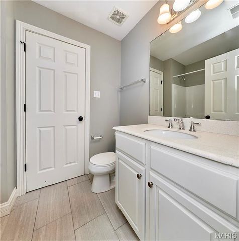 987 Bentley Park Circles, O'fallon, MO 63368