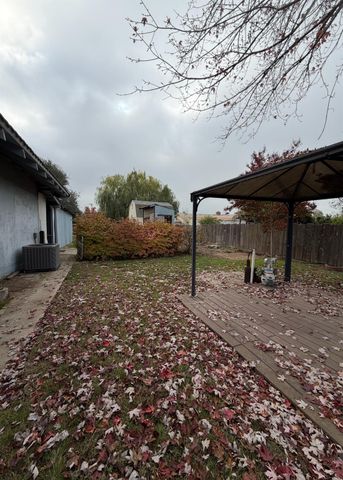 1223 Poplar St, Oakdale, CA 95361