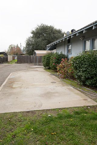 1223 Poplar St, Oakdale, CA 95361