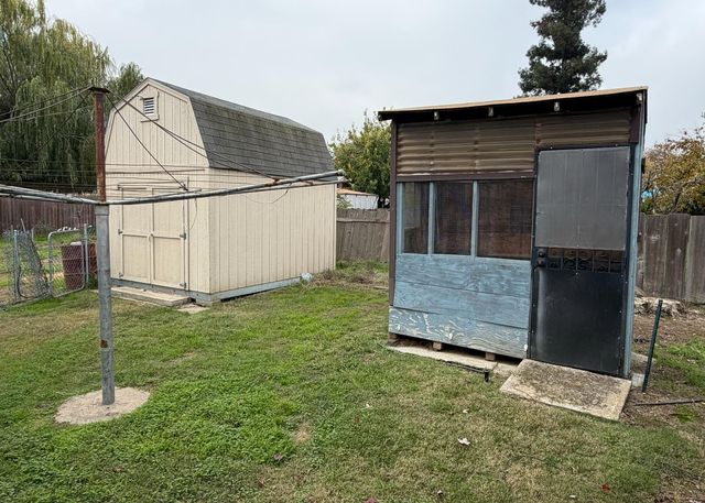 1223 Poplar St, Oakdale, CA 95361