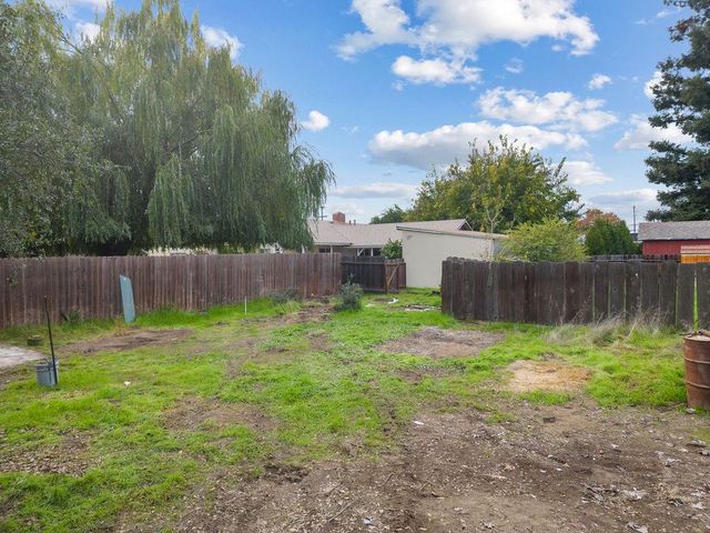 1223 Poplar St, Oakdale, CA 95361