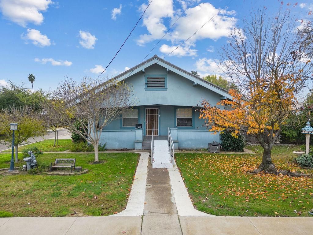 1223 Poplar St, Oakdale, CA 95361