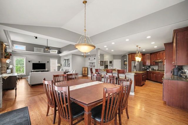 430 Pheasant Hill Drive, North Aurora, IL 60542