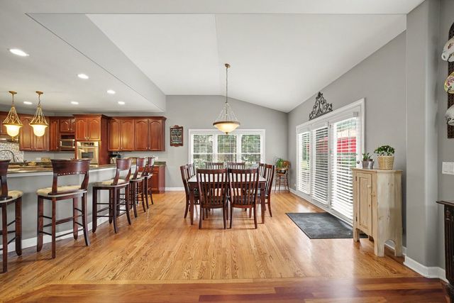 430 Pheasant Hill Drive, North Aurora, IL 60542