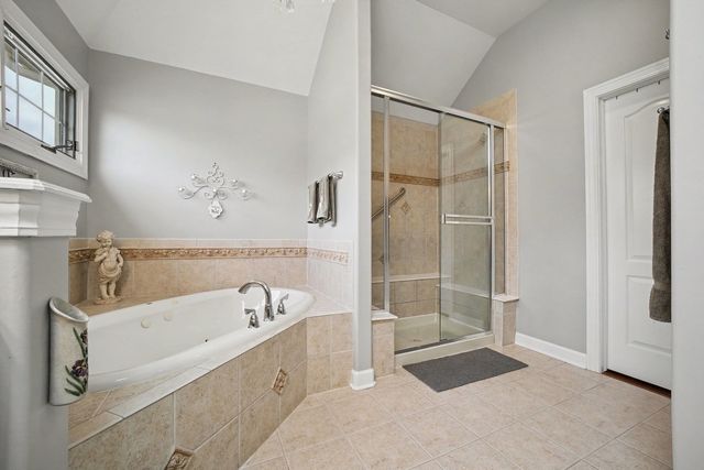 430 Pheasant Hill Drive, North Aurora, IL 60542
