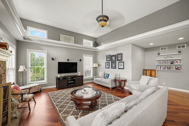 430 Pheasant Hill Drive, North Aurora, IL 60542
