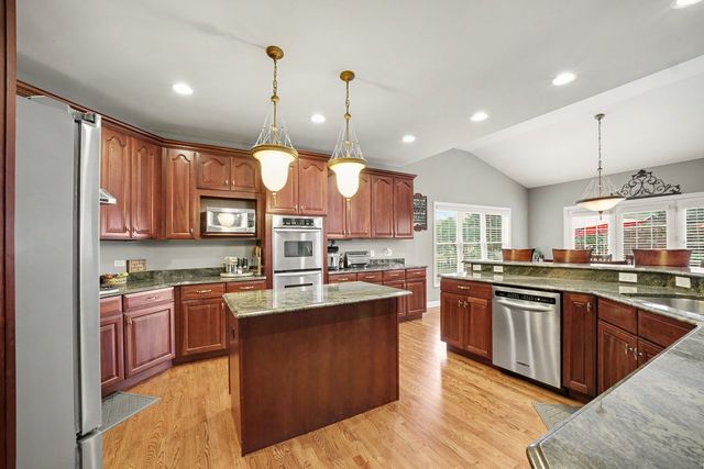 430 Pheasant Hill Drive, North Aurora, IL 60542