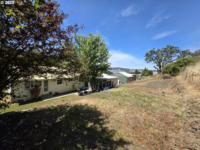 4545 RIDENOUR St, Roseburg, OR 97470