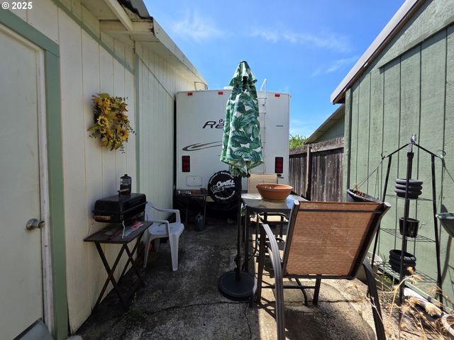 4545 RIDENOUR St, Roseburg, OR 97470