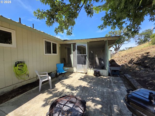 4545 RIDENOUR St, Roseburg, OR 97470