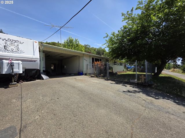 4545 RIDENOUR St, Roseburg, OR 97470